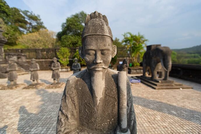 Besuch des imposanten Grabmals des Kaisers Khai Dinh
