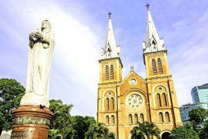 Die bekannte Kathedrale Notre Dame in Ho Chi Minh City